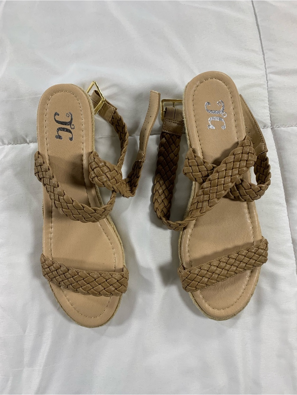 New in box JG wedge heels womens size 9